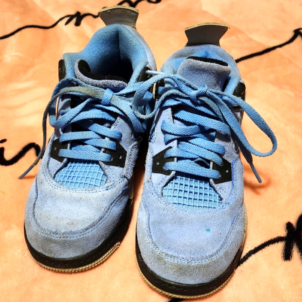 Jordan Retro 4s boys size 1Y